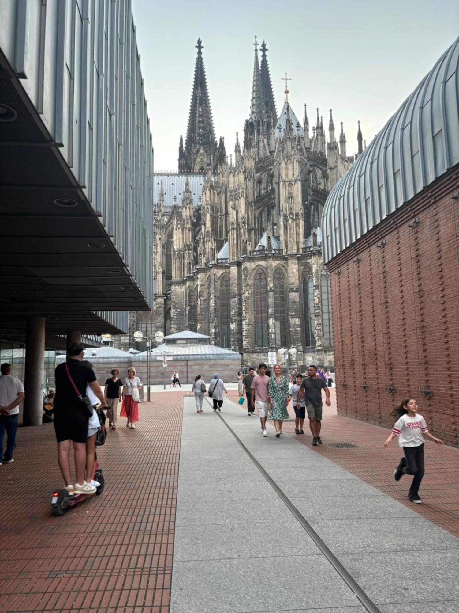 4 Min Naehe Von Hbf Und Dom Mit Garten ,balkon & Office Cologne